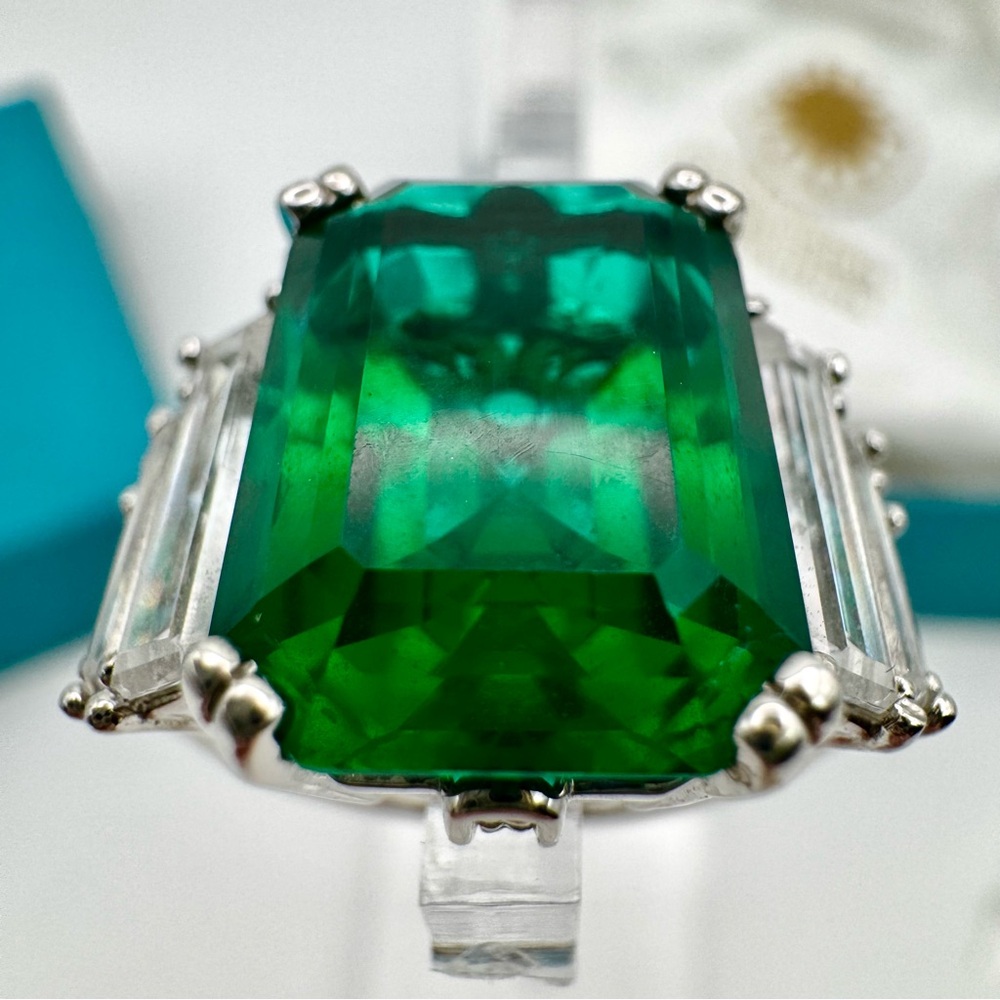 Emerald Green Silver Ring - Picture 8 of 10